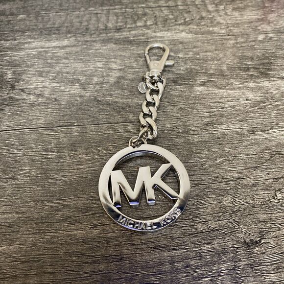 Michael Kors MK Chain Logo Charm, Key Chain, Handbag Medallion - Silver - Picture 1 of 2